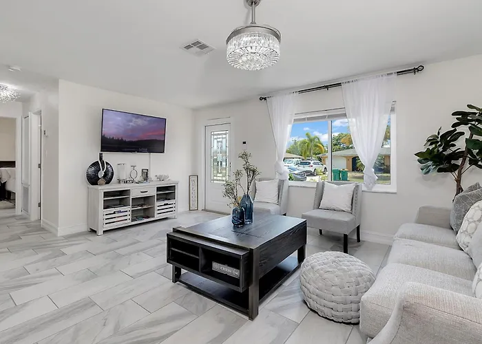 Luxury Modern Home Heated Pool Best Location