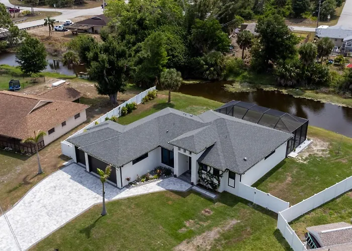 The Perfect Retreat With Canal View